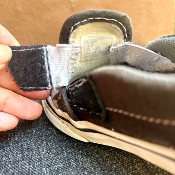 Vans Toddler Classic Slip-On V Checkerboard Shoe in Gray + Black - Picture 4 of 6